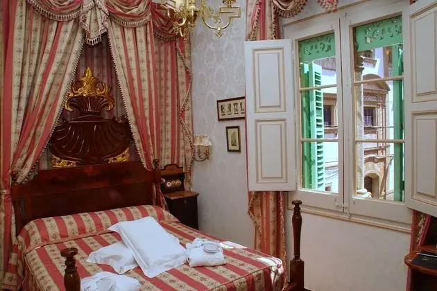 Standard Tek Büyük Yataklı Oda