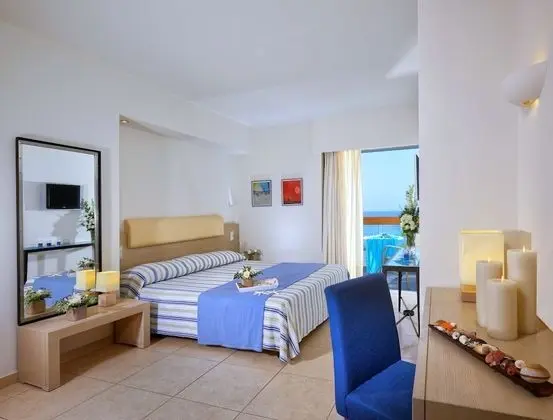 Double or Twin Room with Sea View