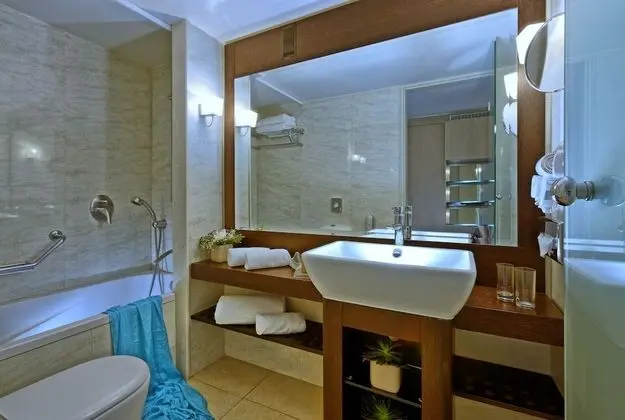 Double or Twin Room with Sea View