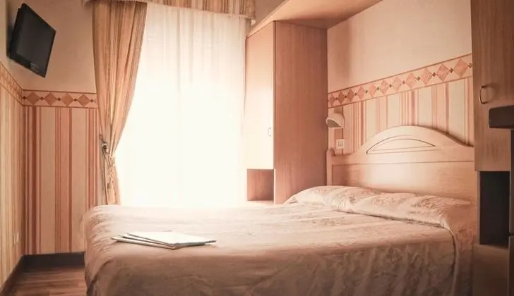 Economy Tek Büyük Yataklı Oda