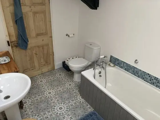 Deluxe Tek Büyük Yataklı Oda, Banyolu/Duşlu, Avlu Manzaralı (Protea Suite)