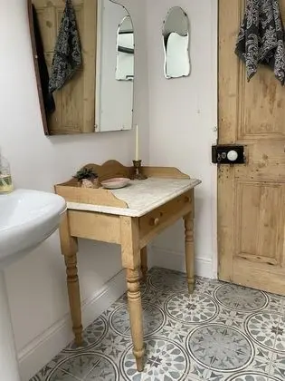Deluxe Tek Büyük Yataklı Oda, Banyolu/Duşlu, Avlu Manzaralı (Protea Suite)