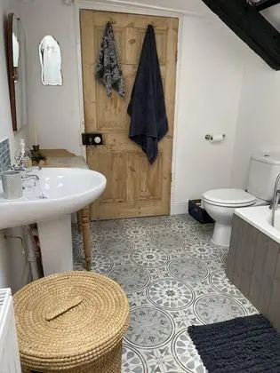 Deluxe Tek Büyük Yataklı Oda, Banyolu/Duşlu, Avlu Manzaralı (Protea Suite)