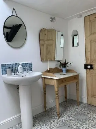 Deluxe Tek Büyük Yataklı Oda, Banyolu/Duşlu, Avlu Manzaralı (Protea Suite)