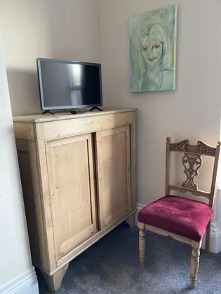 Tek Büyük Yataklı Oda, Özel Banyo, Bahçe Manzaralı (Disa Suite)
