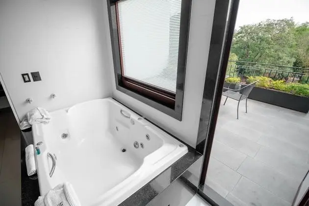 Luxury Suite, Jacuzzi, City View