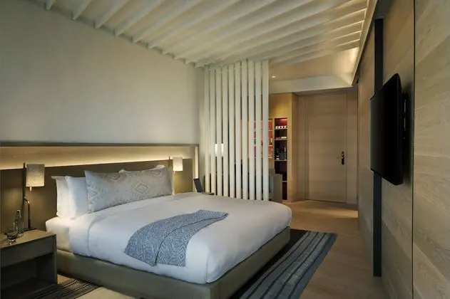 Master Suite with Pool Sea View
