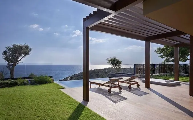 Ridge Terrace with Pool Sea View
