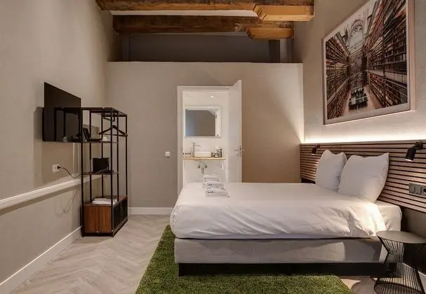 Deluxe Tek Büyük Yataklı Oda