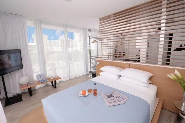 Sunset Bayside Corner Studio - with Extra Large Balcon
