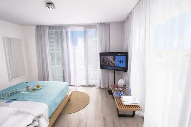 Sunset Bayside Corner Studio - with Extra Large Balcon