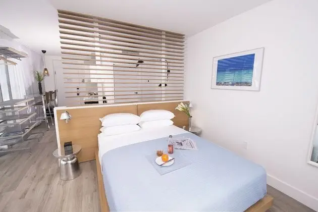 Sunset Bayside Corner Studio - with Extra Large Balcon