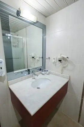 GENİŞ TEK YATAKLI ODA