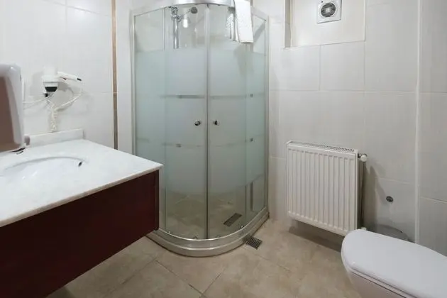 GENİŞ TEK YATAKLI ODA