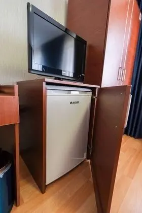 GENİŞ TEK YATAKLI ODA