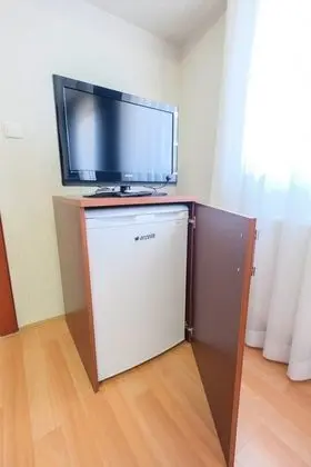 ÜÇ AYRI YATAKLI GENİŞ ÜÇ KİŞİLİK ODA