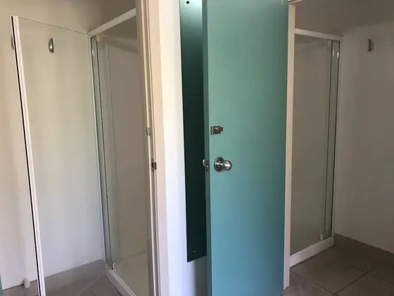 Basic Dört Kişilik Oda, Ortak Banyo