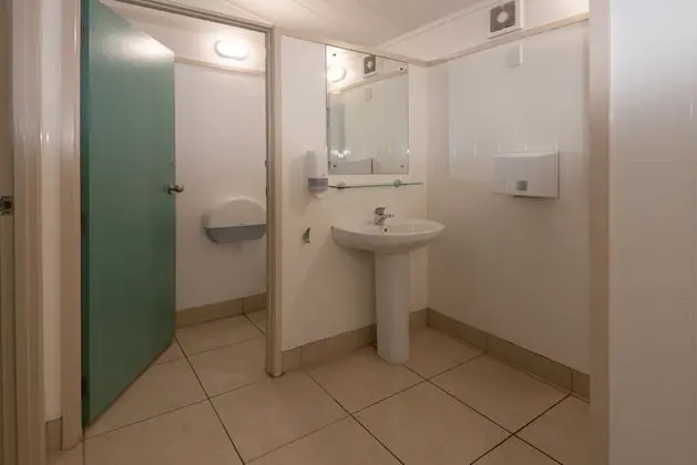 Basic Dört Kişilik Oda, Ortak Banyo