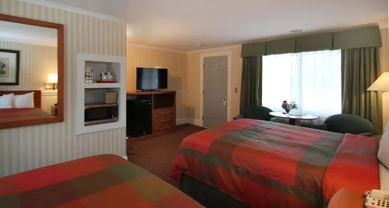 Room, 1 Queen Bed and 1 Twin Bed