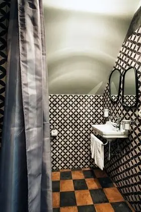 Standard Tek Büyük veya İki Ayrı Yataklı Oda, Özel Banyo
