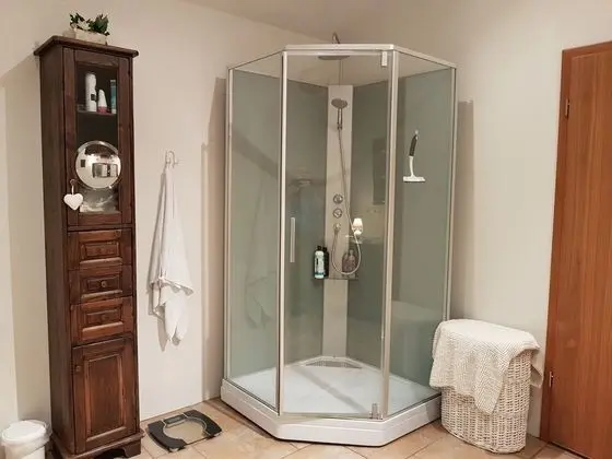 Basic İki Ayrı Yataklı Oda, Ortak Banyo