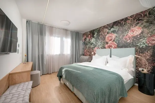 Deluxe Tek Büyük veya İki Ayrı Yataklı Oda, Bahçe Manzaralı (with Sofa Bed)