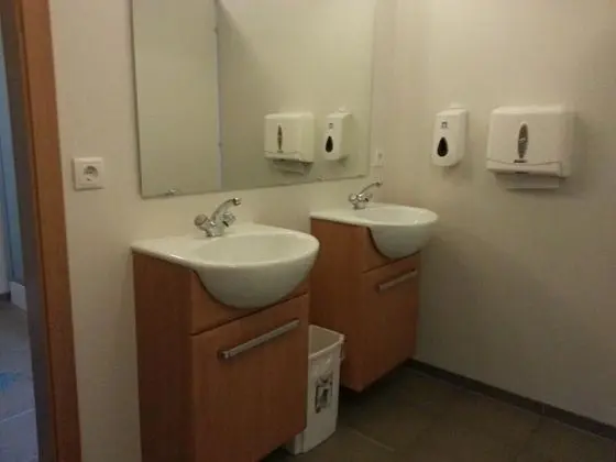 Dört Kişilik Oda, Ortak Banyo