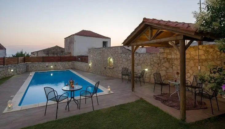 Stüdyo, Havuz Manzaralı, Bahçeli (Theano)