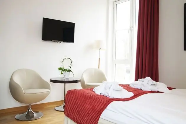 Deluxe Tek Büyük Yataklı Oda (Pool access included)