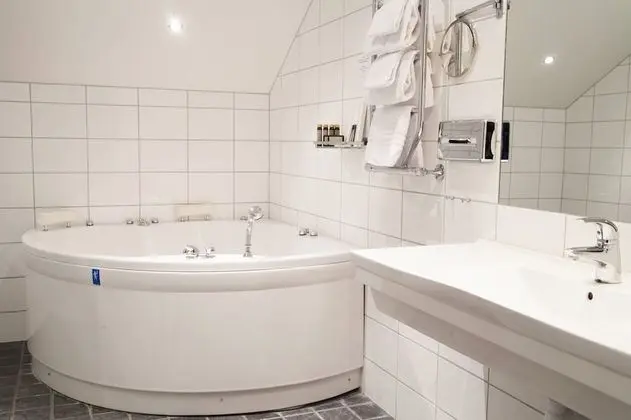 Junior Süit (Pool access included)
