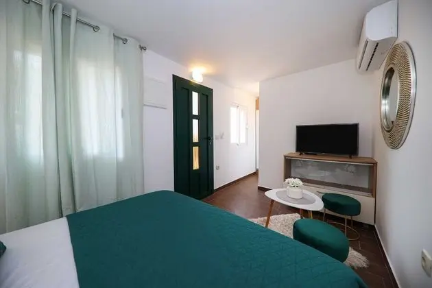 Villa (Four Bedroom Villa with Pool and Beac)