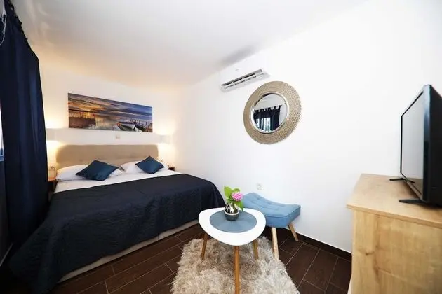 Villa (Four Bedroom Villa with Pool and Beac)