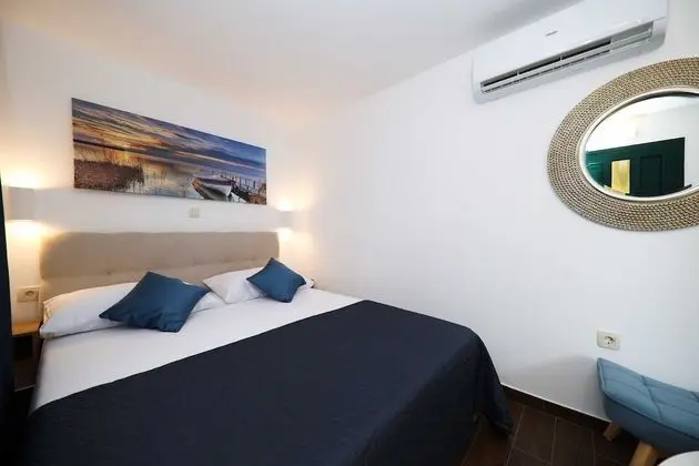 Villa (Four Bedroom Villa with Pool and Beac)