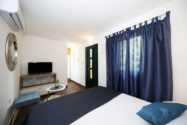 Villa (Four Bedroom Villa with Pool and Beac)