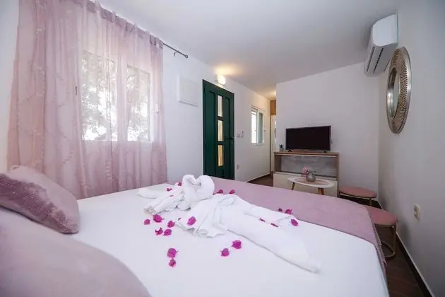 Villa (Four Bedroom Villa with Pool and Beac)