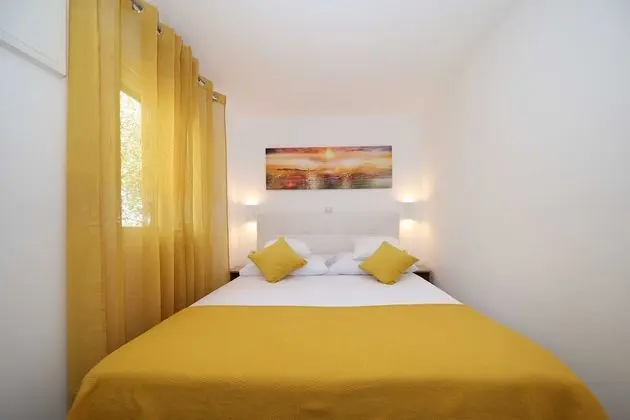 Villa (Four Bedroom Villa with Pool and Beac)