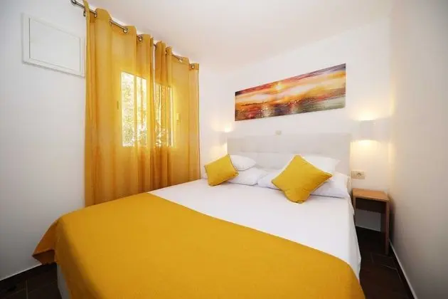 Villa (Four Bedroom Villa with Pool and Beac)