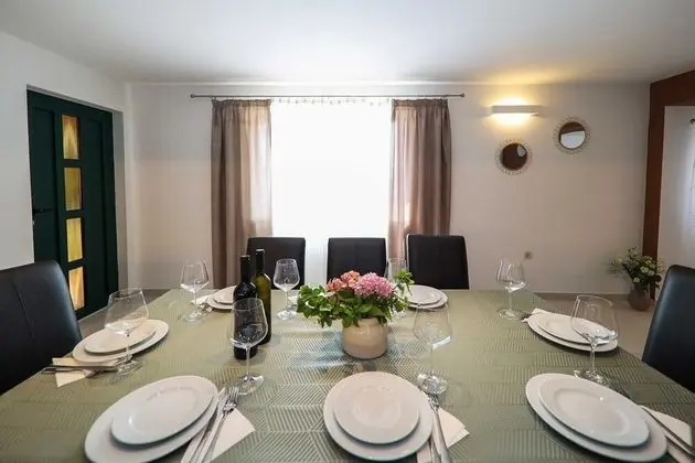 Villa (Four Bedroom Villa with Pool and Beac)