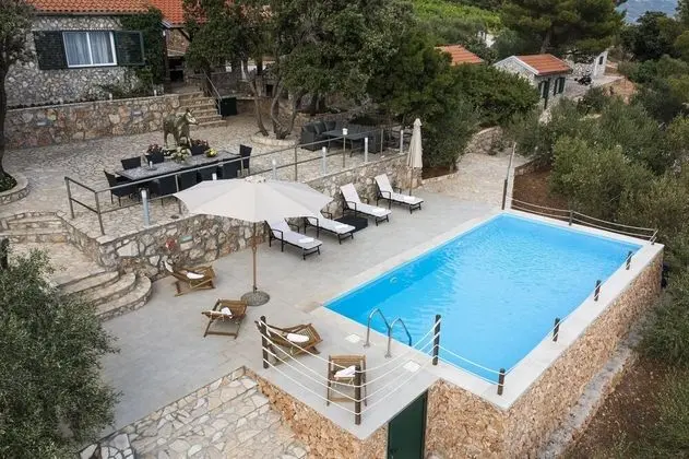 Villa (Four Bedroom Villa with Pool and Beac)