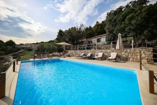 Villa (Four Bedroom Villa with Pool and Beac)