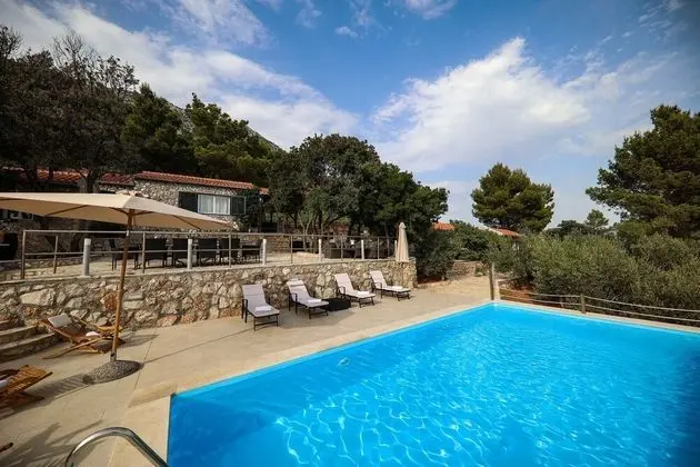 Villa (Four Bedroom Villa with Pool and Beac)