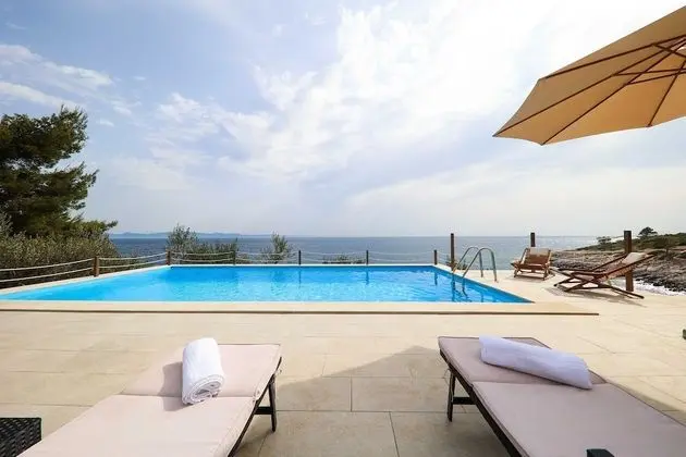 Villa (Four Bedroom Villa with Pool and Beac)