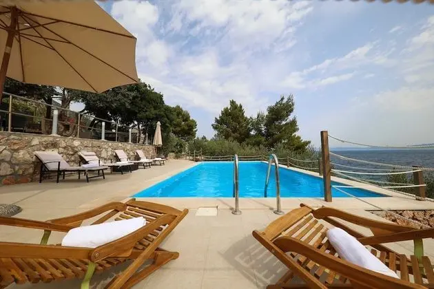 Villa (Four Bedroom Villa with Pool and Beac)