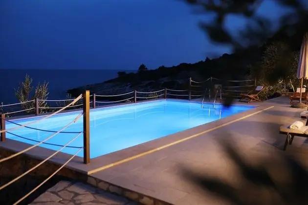 Villa (Four Bedroom Villa with Pool and Beac)