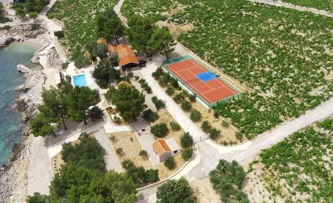 Villa (Four Bedroom Villa with Pool and Beac)