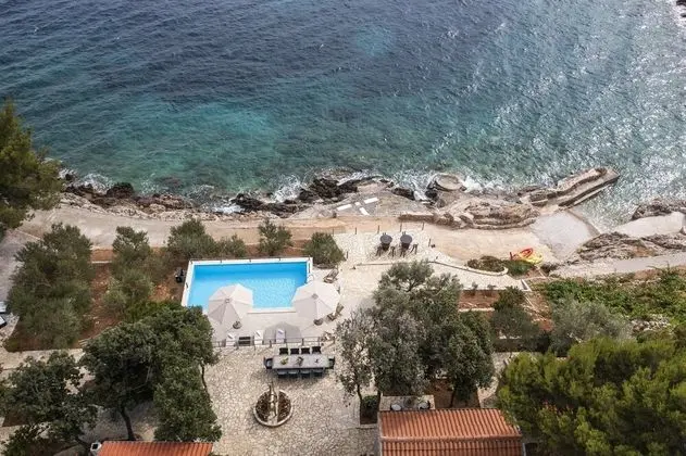 Villa (Four Bedroom Villa with Pool and Beac)