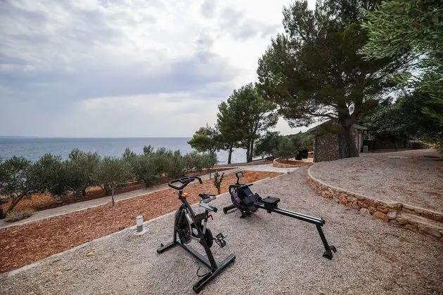 Villa (Four Bedroom Villa with Pool and Beac)