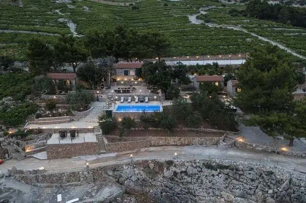 Villa (Four Bedroom Villa with Pool and Beac)