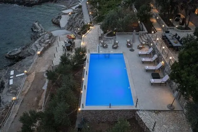 Villa (Four Bedroom Villa with Pool and Beac)