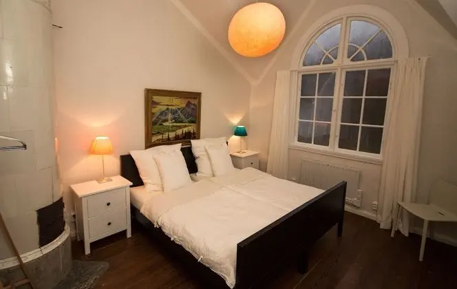 Tek Büyük veya İki Ayrı Yataklı Oda, Ortak Banyo